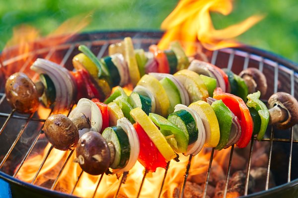 Barbecues à charbon : trouvez le modèle idéal pour vous